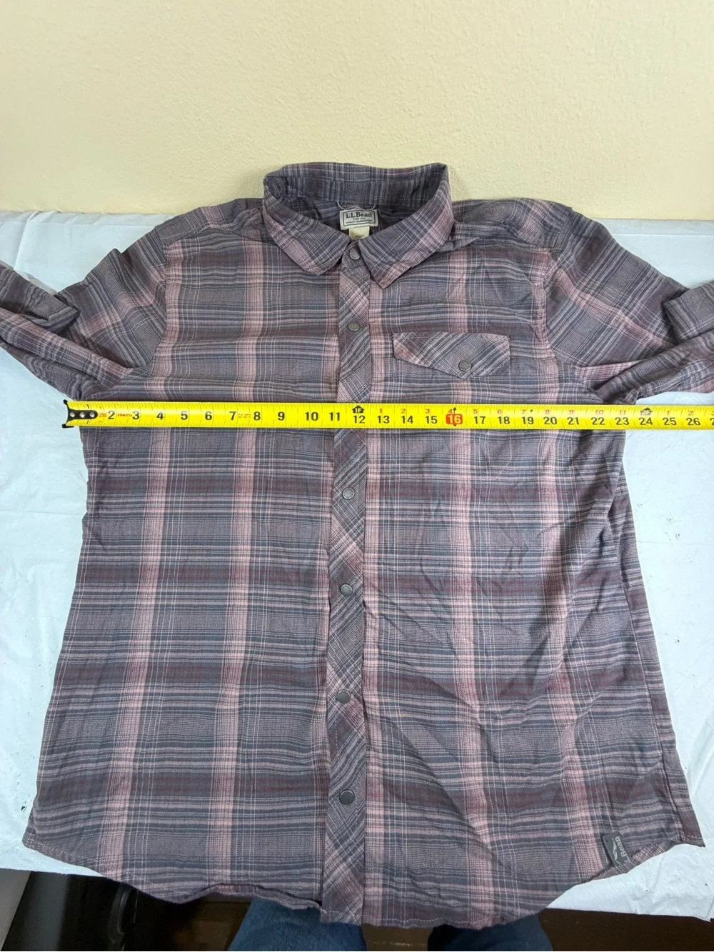 L.L.‎ Bean Men's Plaid Button-Down Shirt in Pink and Gray